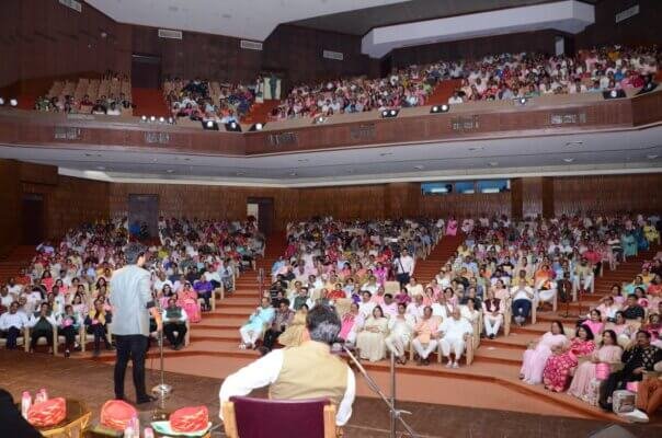 Kavi Sammelan Lights Up Mumbai with Laughter, Melody and Patriotism : Kavi Sammelan Organizers in Mumbai
