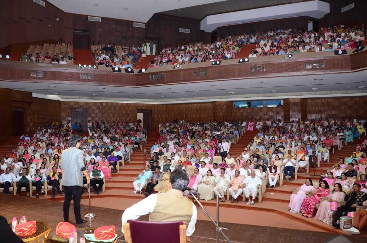 Kavi Sammelan Lights Up Mumbai with Laughter, Melody and Patriotism : Kavi Sammelan Organizers in Mumbai